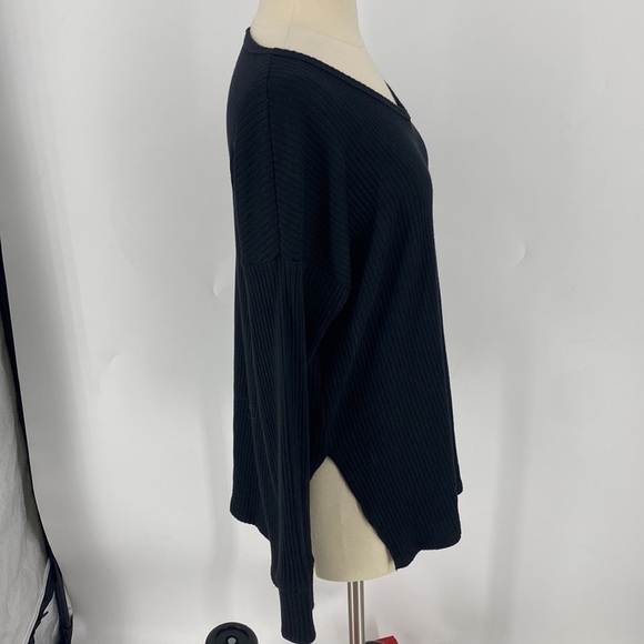 American Eagle Ribbed V-Neck Sweatshirt - Picture 3 of 11